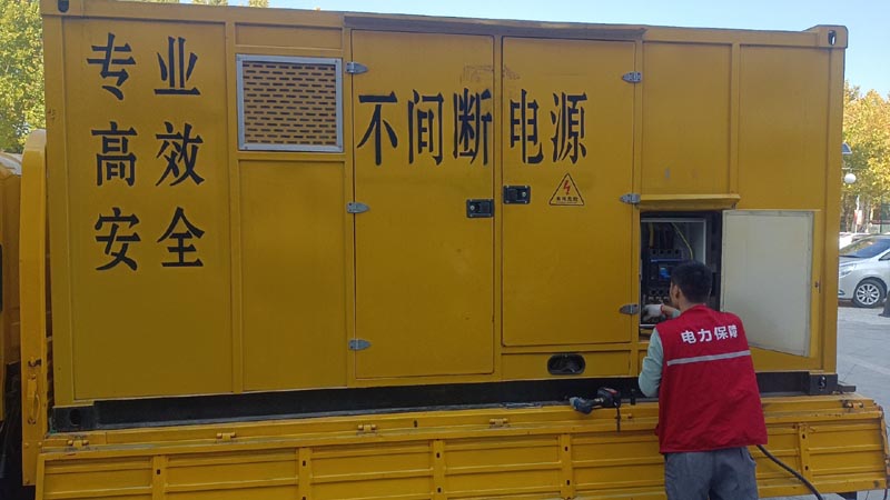 化州柴油发电机组和UPS电源配合使用时，如何避免切换过程中的电力中断？